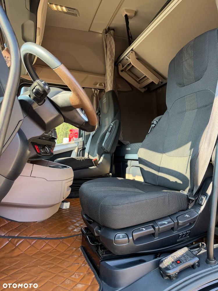 DAF XG+ 530 KM / RETARDER INTARDER / FULL KONTRAKT DAF / KLIMA POSTOJOWA / MAX ZBIORNIKI 1465 L / NAJWIĘKSZA KABINA XG PLUS / FULL SPOJLERY / DOSTĘPNE 3 SZTUKI !! - 26