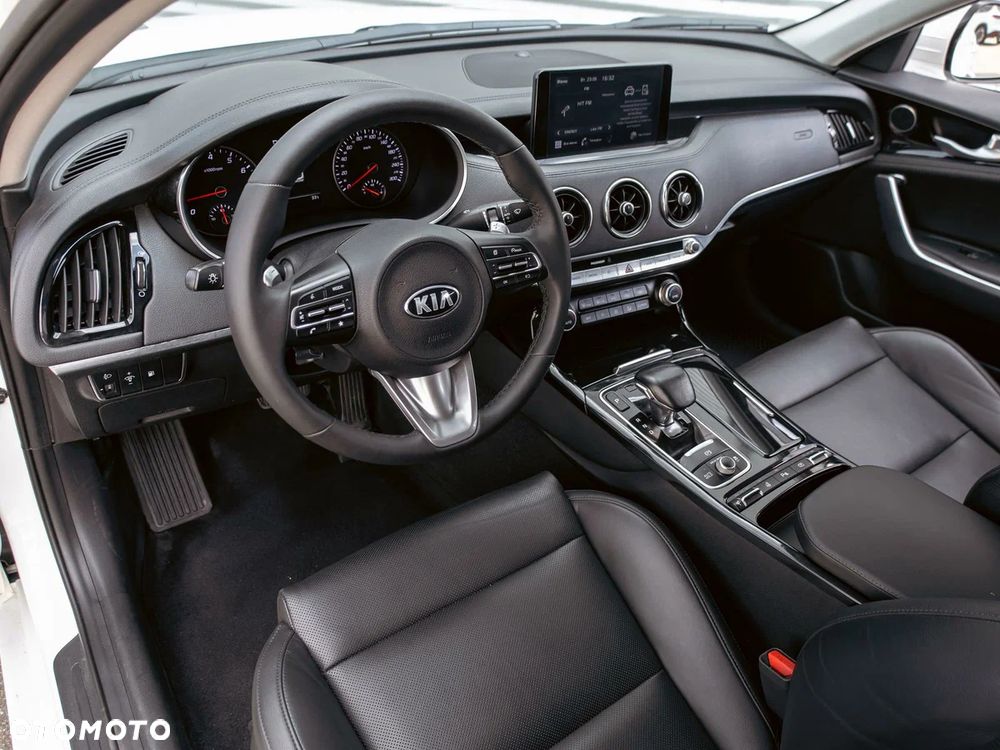Kia Stinger 2.0 T-GDI GT Line - 14
