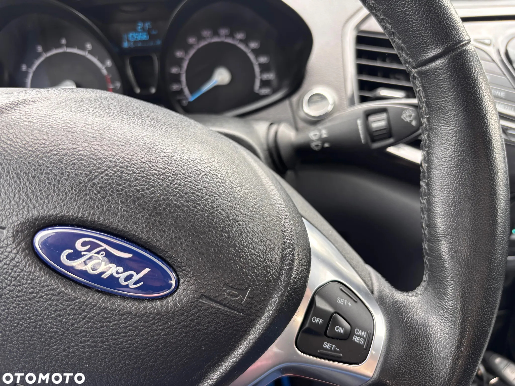 Ford EcoSport 1.0 EcoBoost TITANIUM - 29