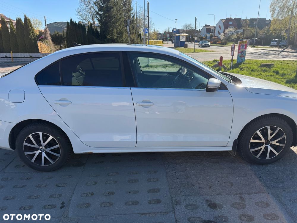 Volkswagen Jetta - 1