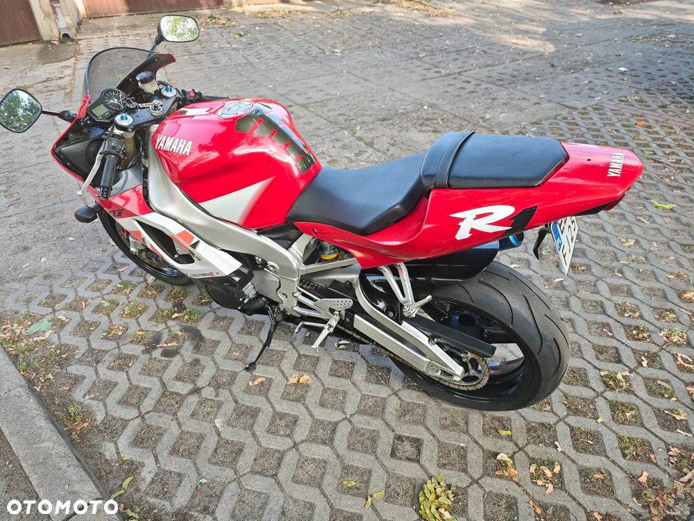 Yamaha R1 - 6