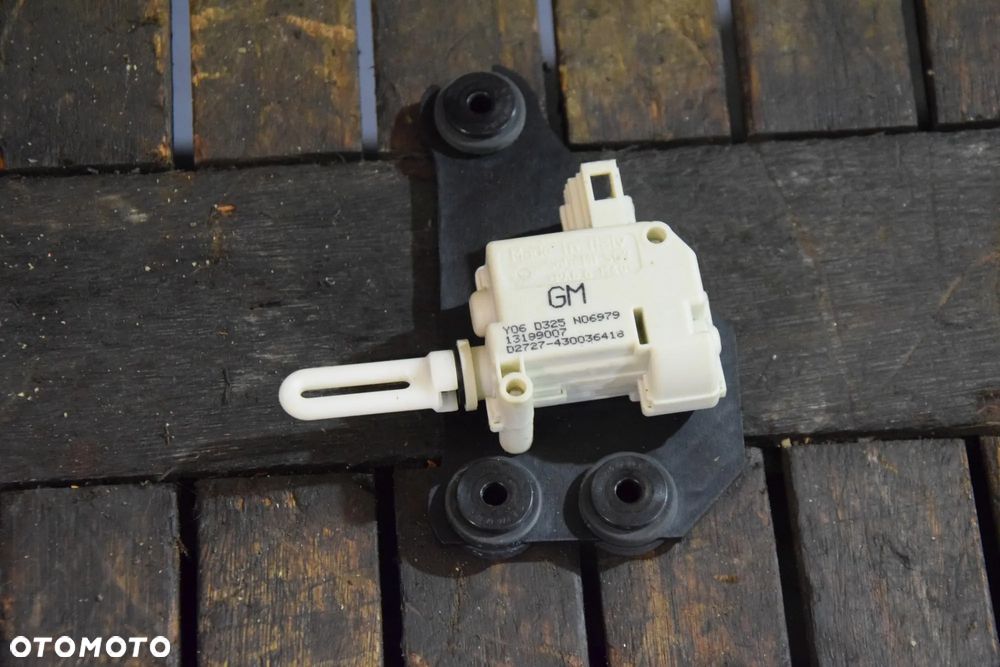 Opel Meriva A LIFT Siłownik zamka centralnego tylnego klapy 13199007 - 1