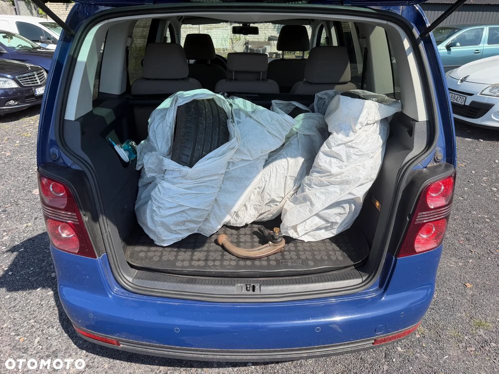 Volkswagen Touran 2.0 TDI DPF BlueMotion Technology DSG STYLE - 11