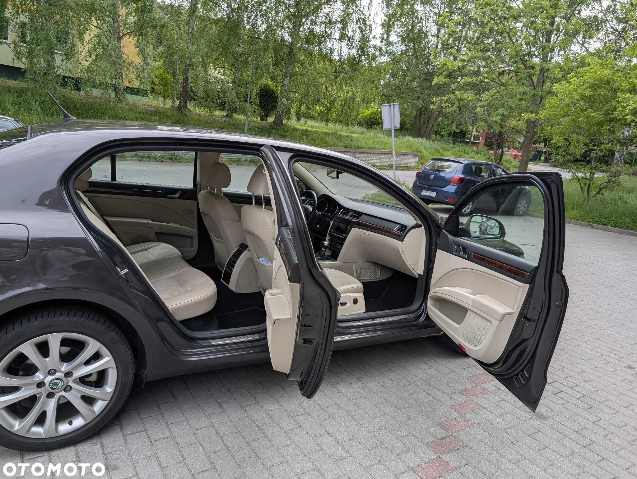 Skoda Superb 2.0 TDI Elegance DSG - 8