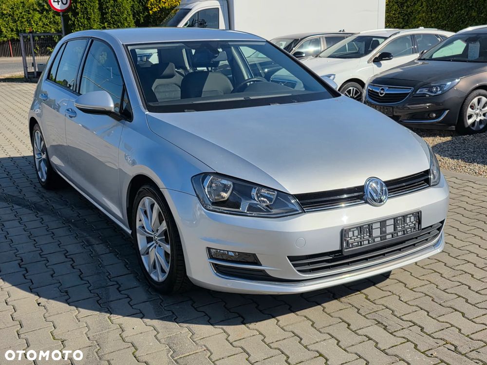 Volkswagen Golf - 1