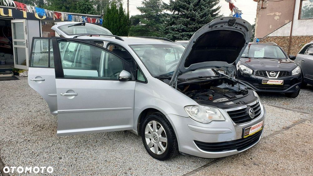 Volkswagen Touran - 12