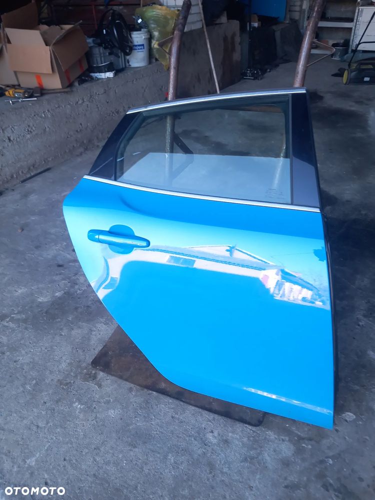 VOLVO V40 II drzwi prawe prawy tył tylnie  kompletne kolor 619 - 1