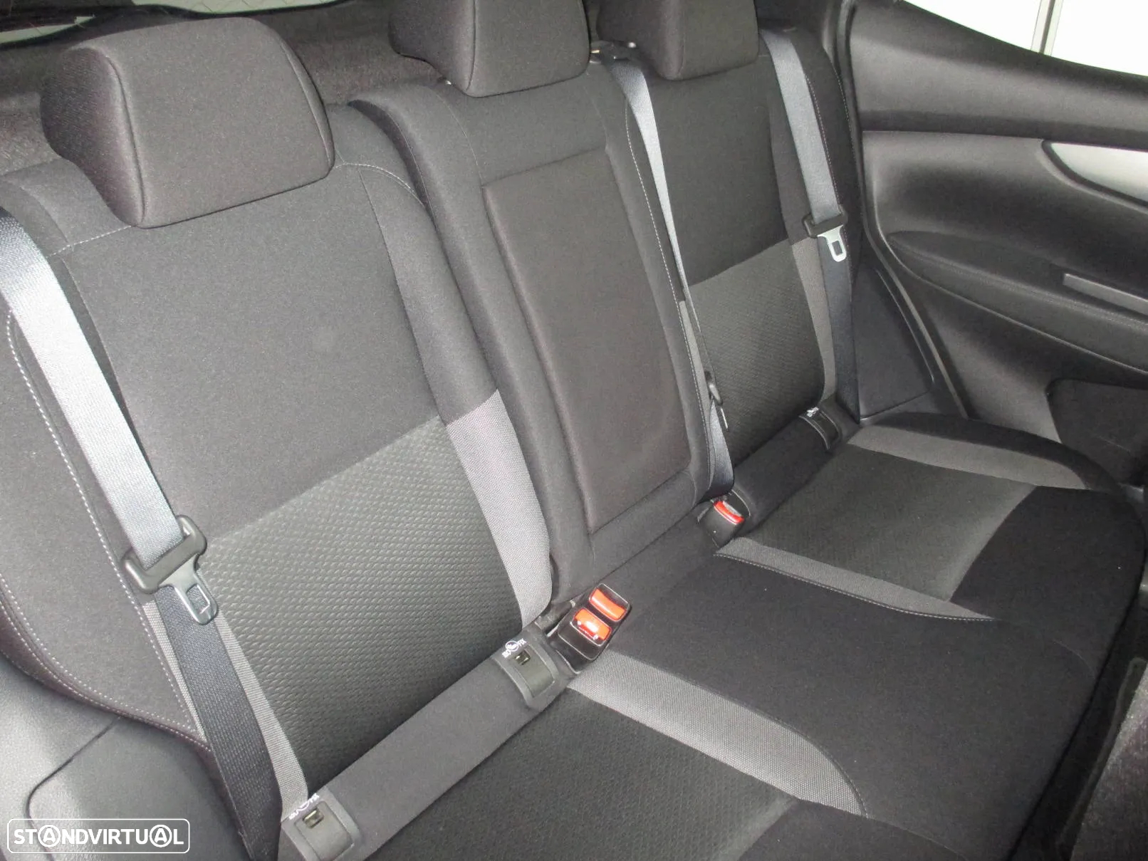 Nissan Qashqai 1.5 dCi N-Connecta - 16
