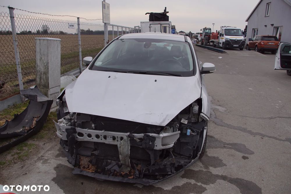 Auto na części - Ford Focus MK3 Lift 1.5 TDCI 95 KM GM5Q-6006-AA AV6R-7F096-GG ZJNC 2019R Silnik Skrzynia Drzwi Maska Błotnik Klapa Zderzak Lusterko Klamka Lampa Szyba Deska Kokpit Sterownik Moduł Czujnik Licznik Wyświetlacz Panel Kierownica - 9