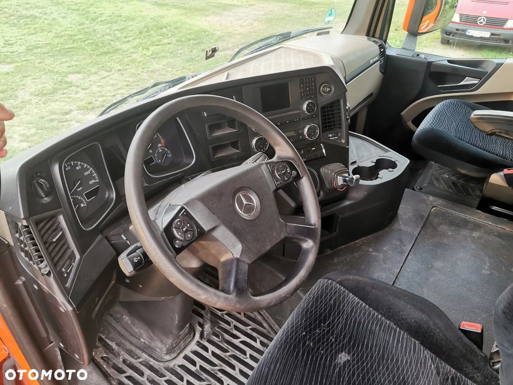 Mercedes-Benz Actros - 11