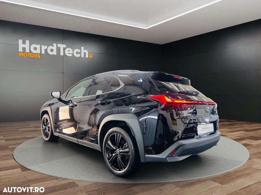 Lexus UX - 4