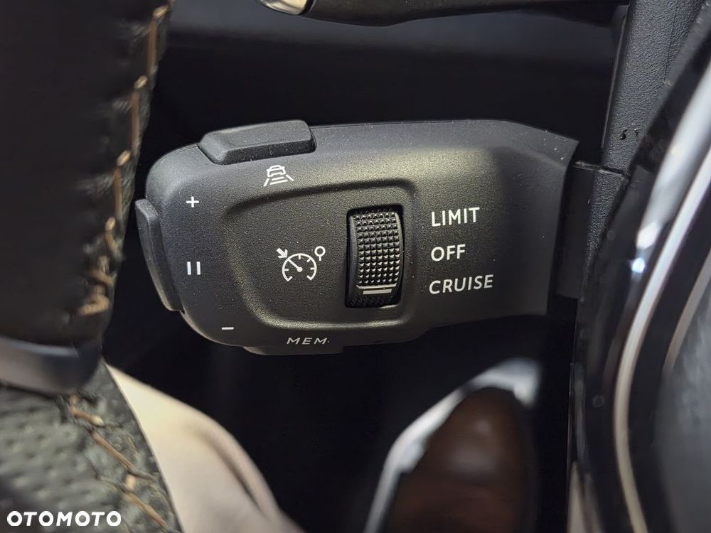 Peugeot 3008 1.6 PureTech Hybrid4 PHEV GT S&S EAT8 - 17