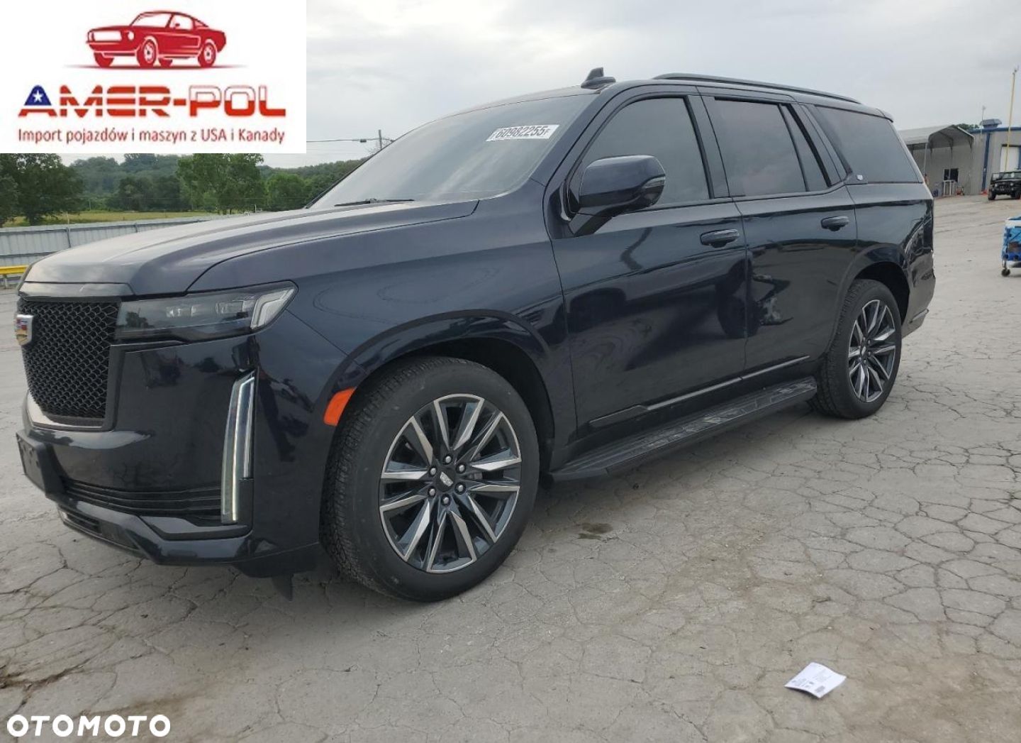 Cadillac Escalade - 1