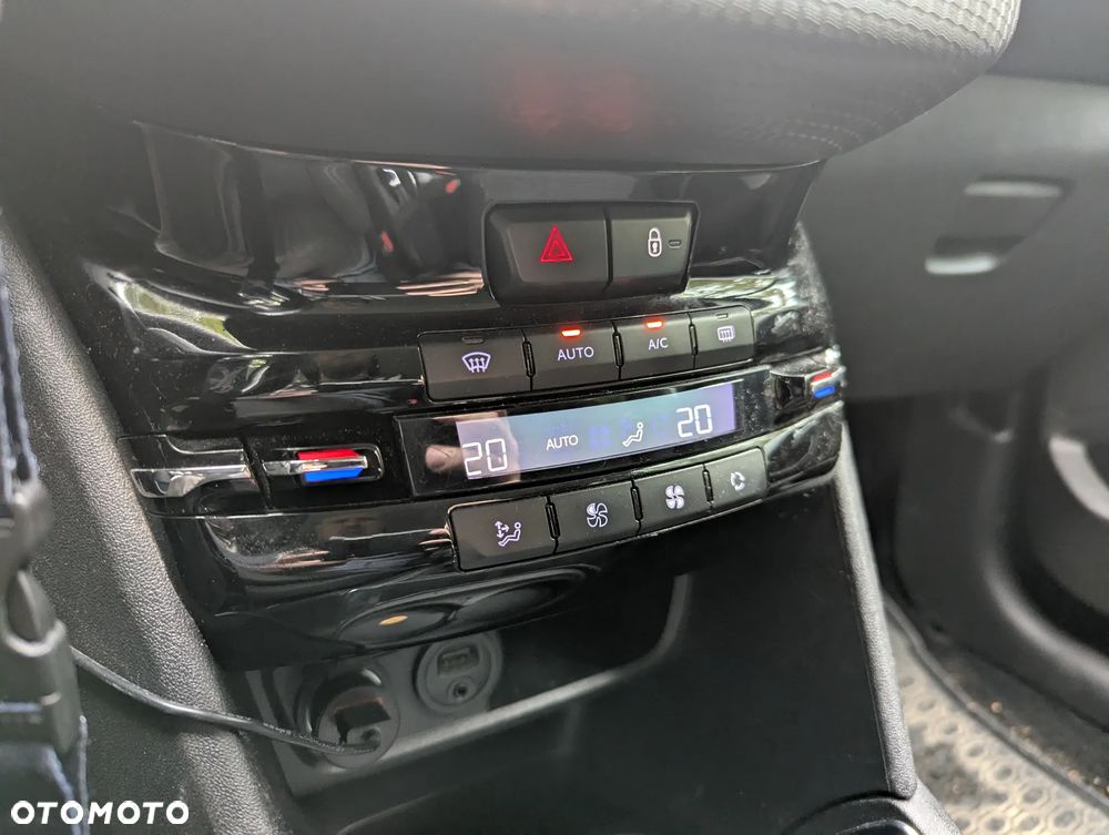 Peugeot 208 2015