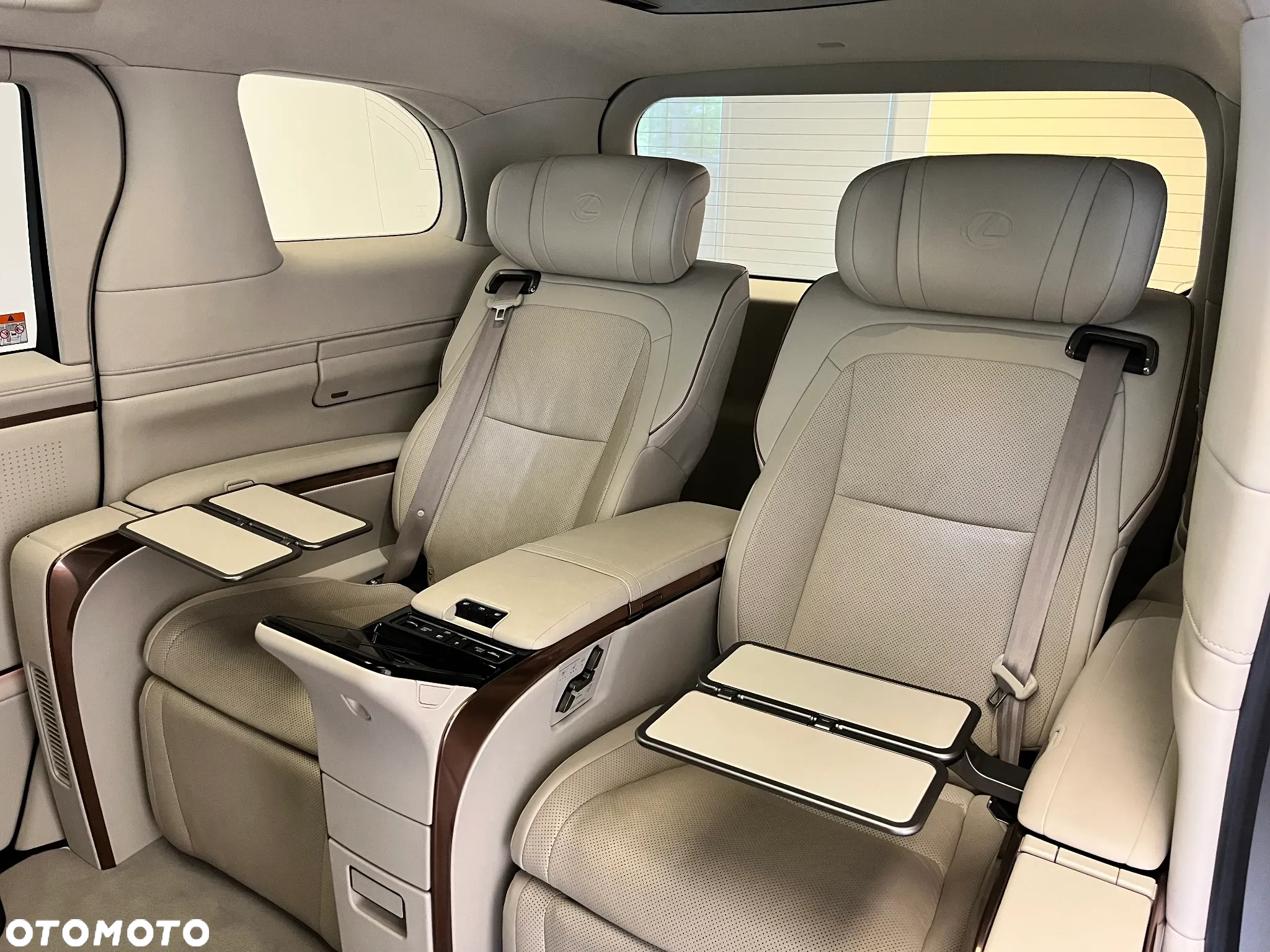 Lexus LM 350h Omotenashi - 15