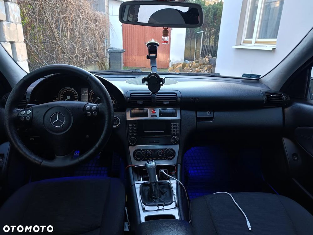 Mercedes-Benz Klasa C 180 Kompressor Classic Sport Edition - 21