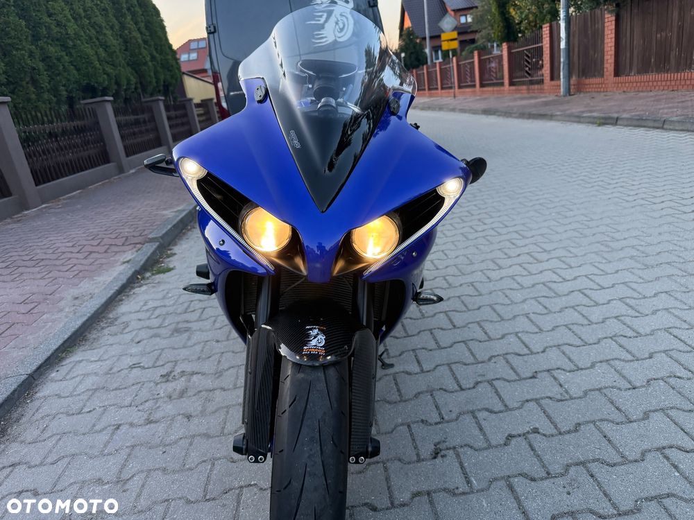 Yamaha R1 - 37