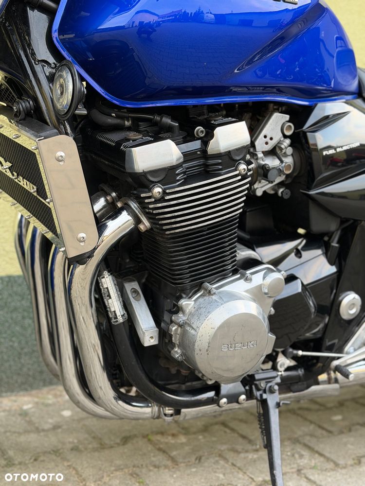 Suzuki GSX - 32