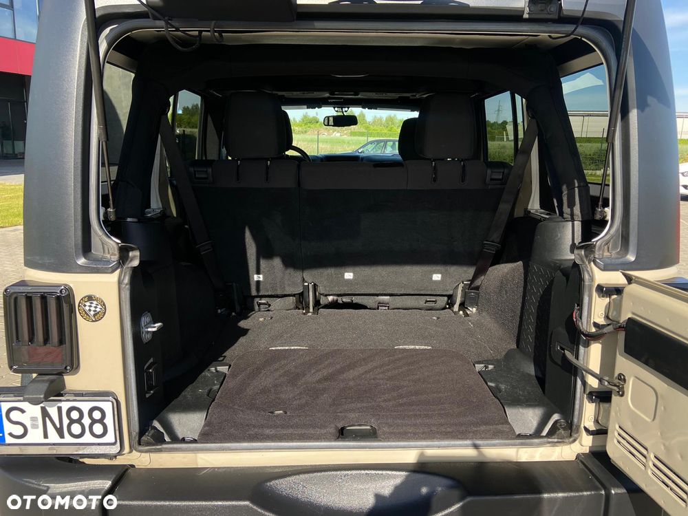 Jeep Wrangler 3.6 Unlim X - 23