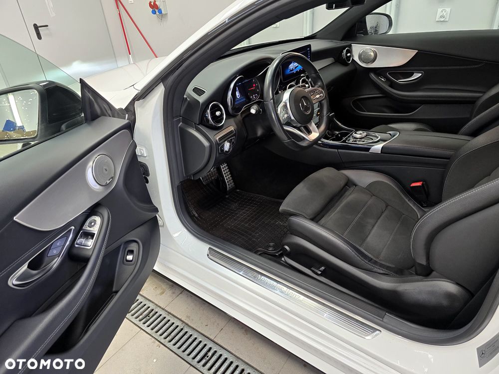 Mercedes-Benz Klasa C 220 d 4Matic 9G-TRONIC - 31