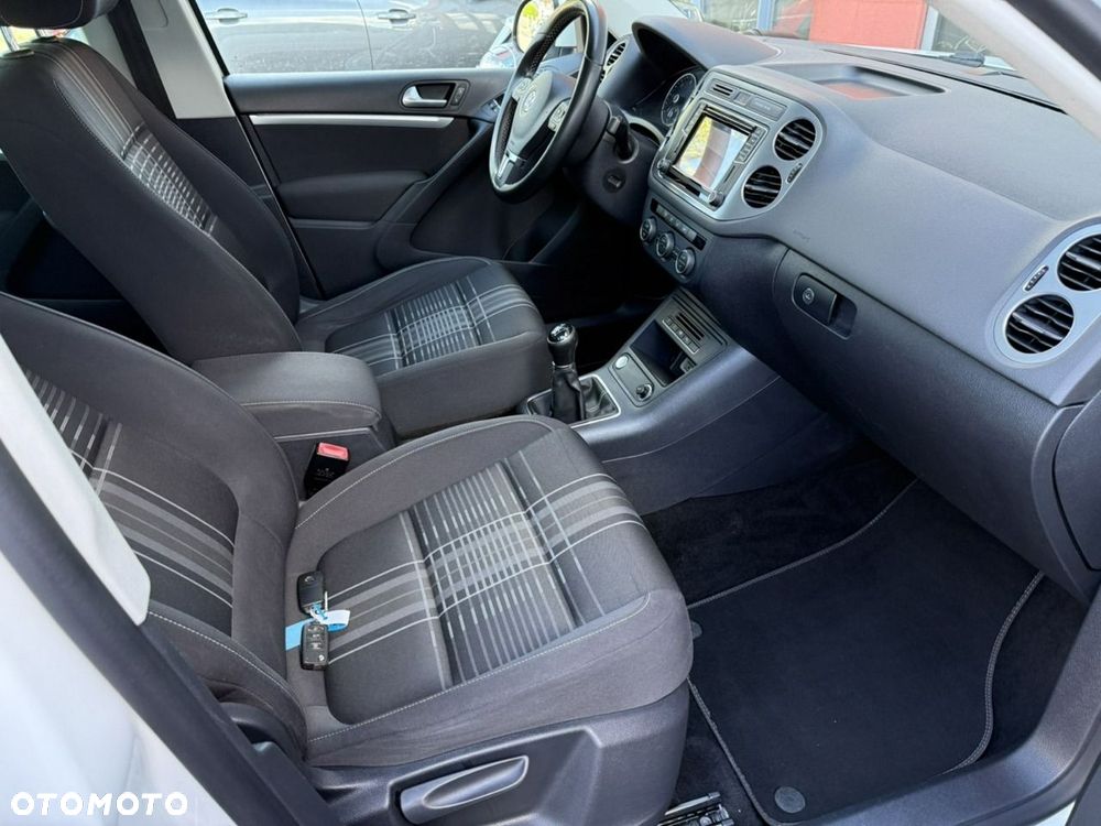 Volkswagen Tiguan 2.0 TDI DPF BlueMotion Technology Lounge Sport & Style - 16