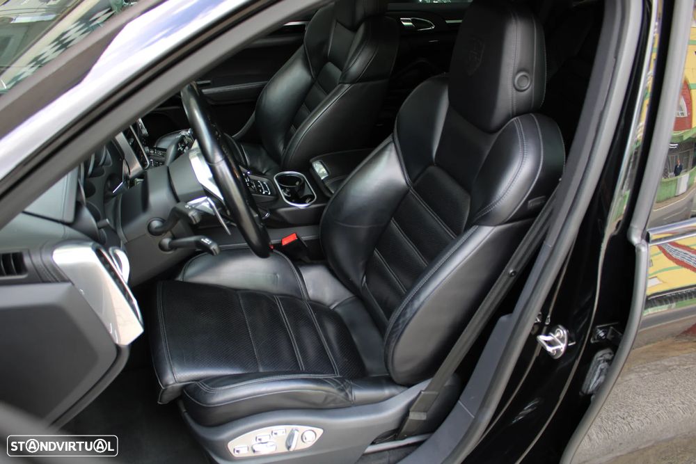Porsche Cayenne Platinum Edition - 24
