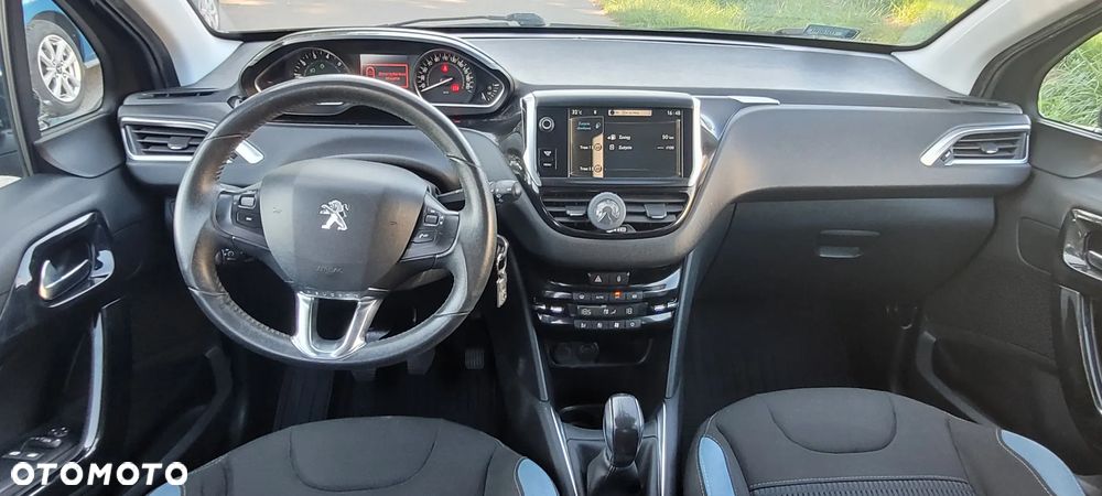 Peugeot 208 - 8