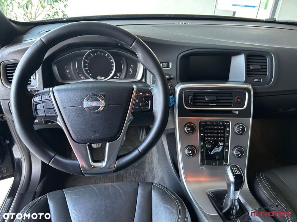 Volvo V60 T3 Momentum - 11