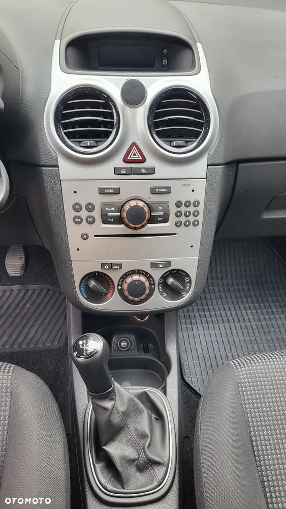 Opel Corsa 1.2 16V Cosmo - 12