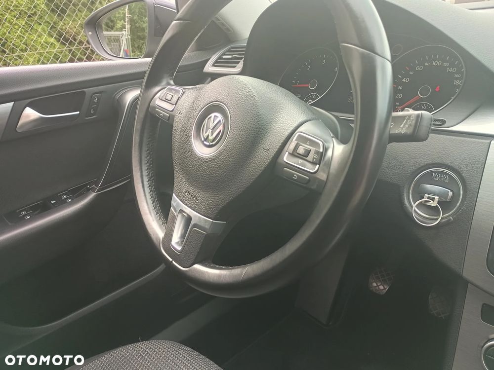 Volkswagen Passat 2.0 Blue TDI SCR Trendline - 19