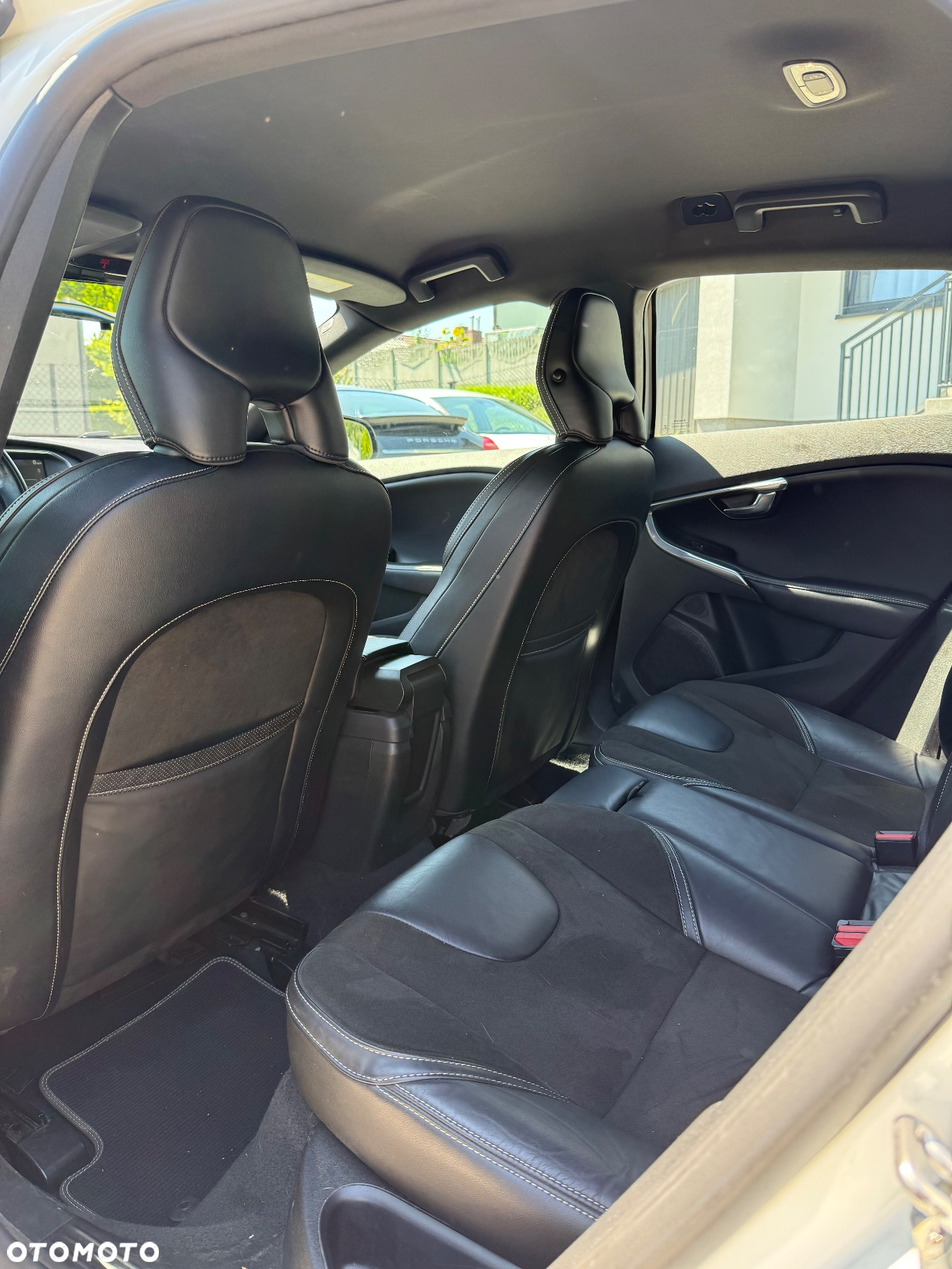 Volvo V40 D4 Geartronic R Design - 12