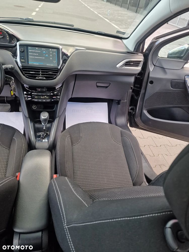 Peugeot 208 - 24