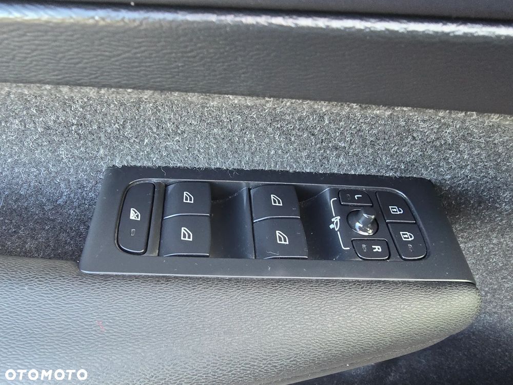 Volvo XC 40 T3 Momentum - 27