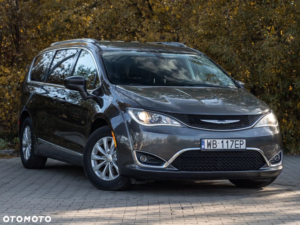 Chrysler Pacifica - 1