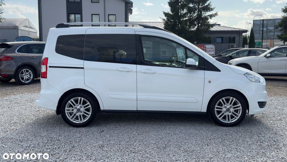 Ford Tourneo Courier 1.0 EcoBoost S&S Titanium - 9