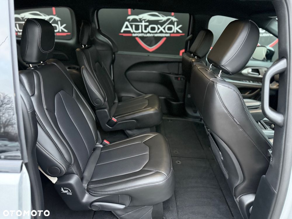 Chrysler Pacifica - 23