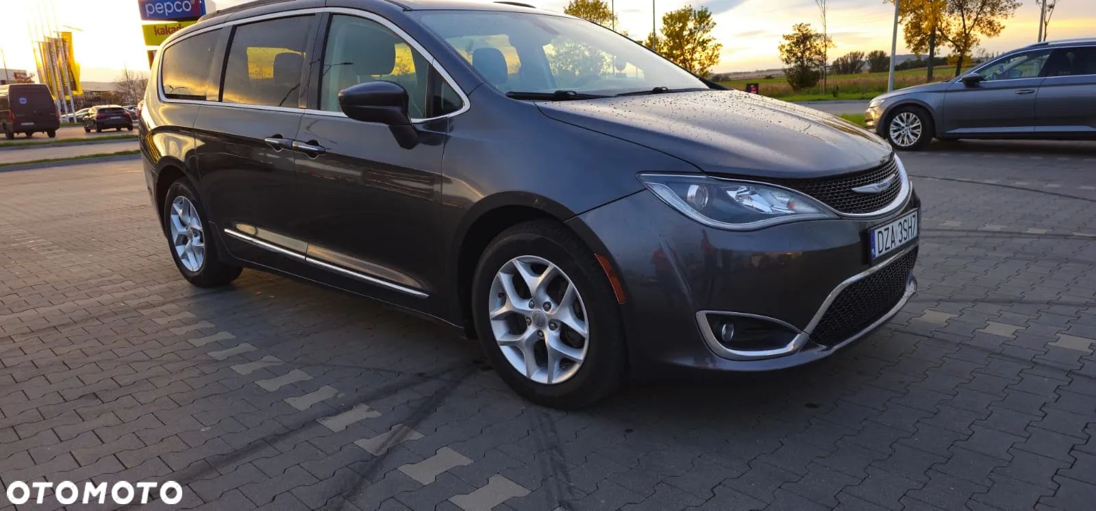 Chrysler Pacifica - 1