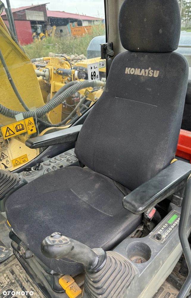 Komatsu PC210 LC - 19