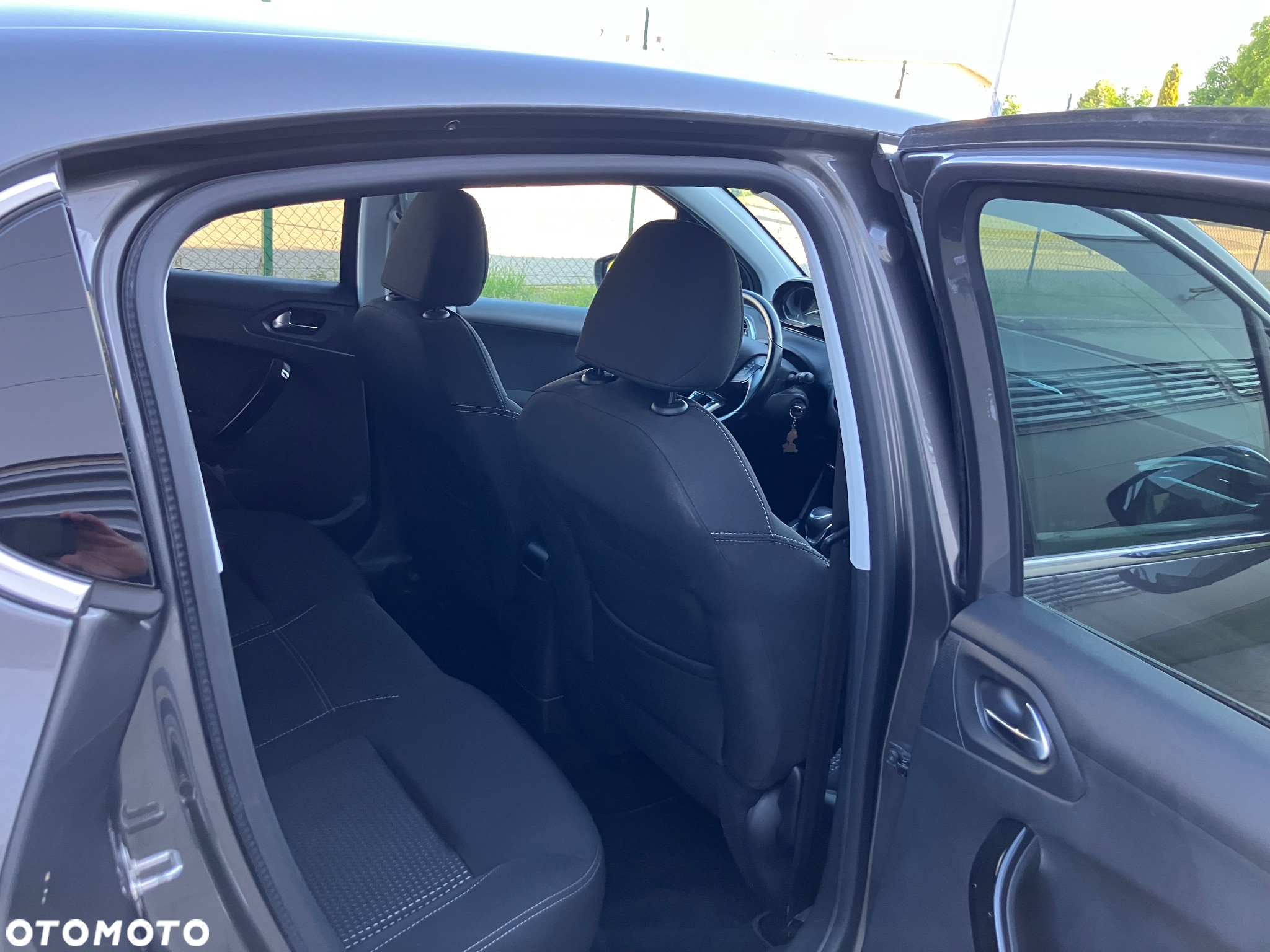 Peugeot 208 1.2 PureTech Allure S&S EAT6 - 11