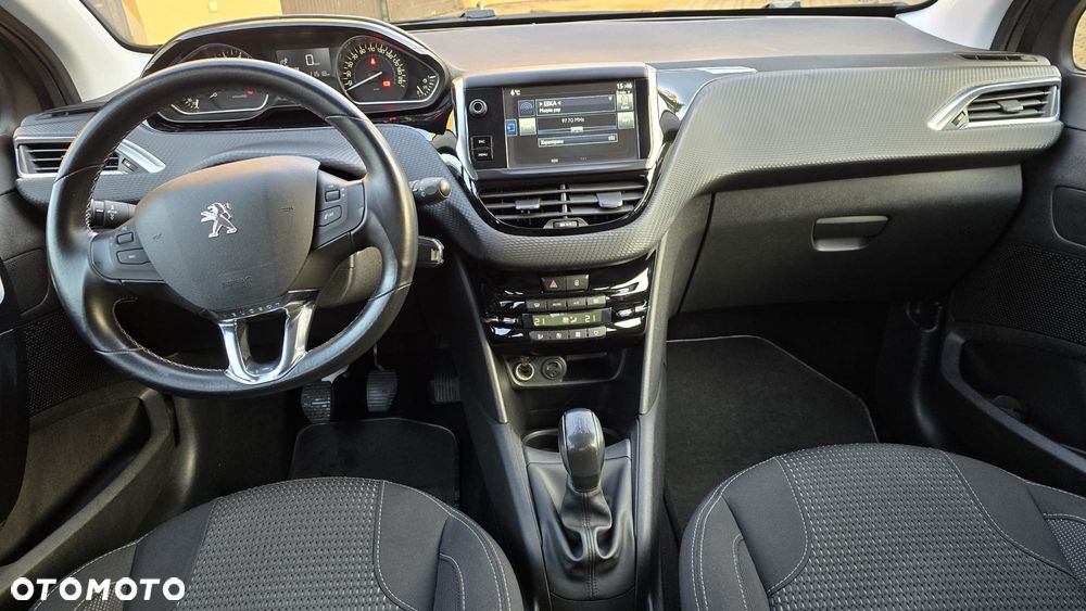 Peugeot 208 1.2 PureTech GPF Signature S&S - 6