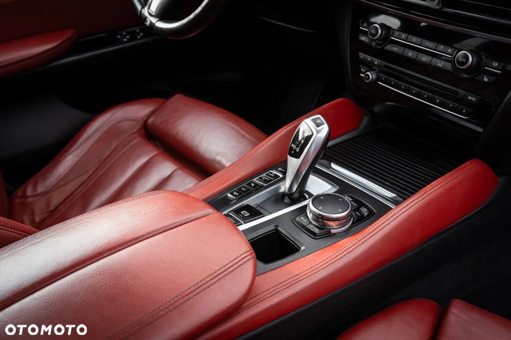 BMW X6 xDrive50i M Sport - 25
