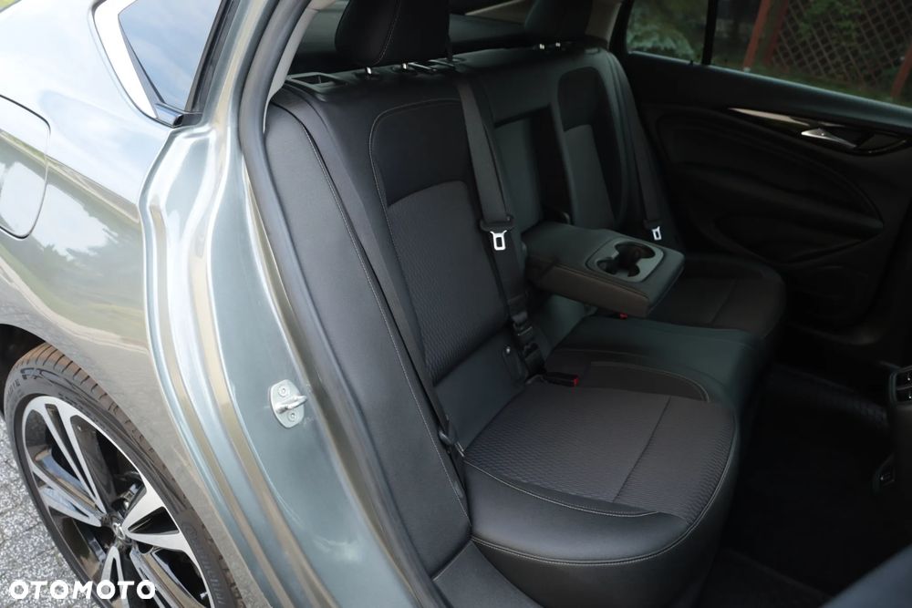Opel Insignia - 23