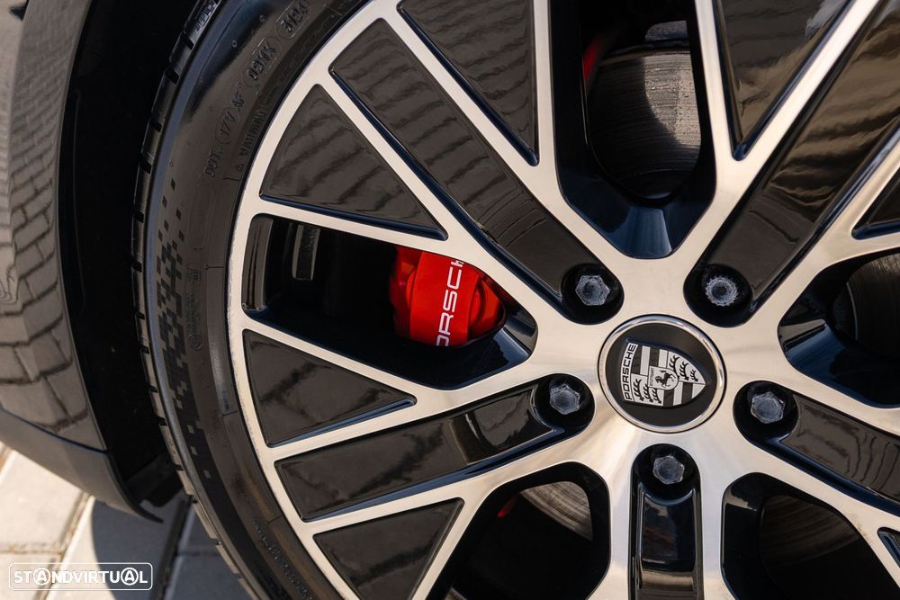 Porsche Taycan 4S - 32