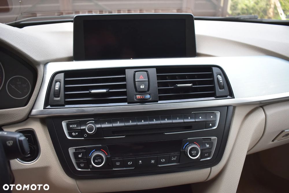 BMW Seria 3 320d Touring xDrive Modern Line - 16