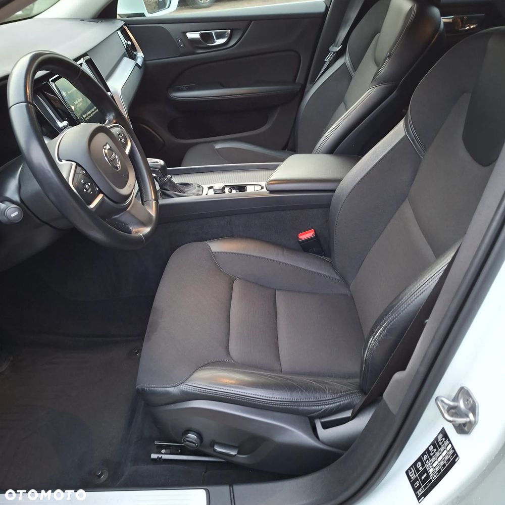 Volvo V60 D4 Geartronic Momentum - 12
