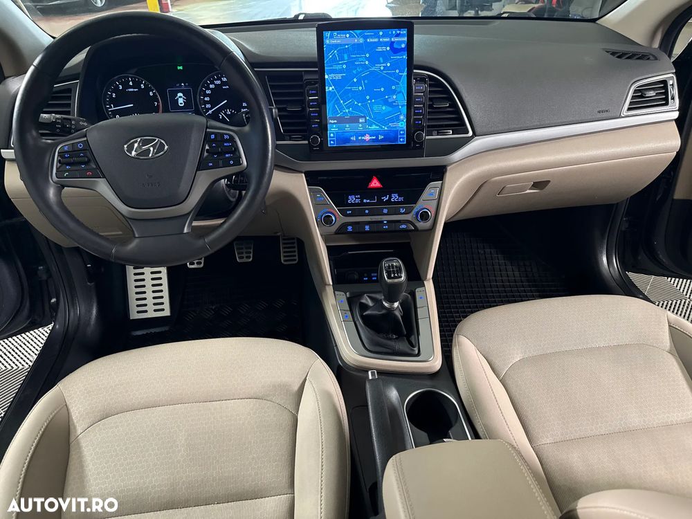 Hyundai Elantra - 10