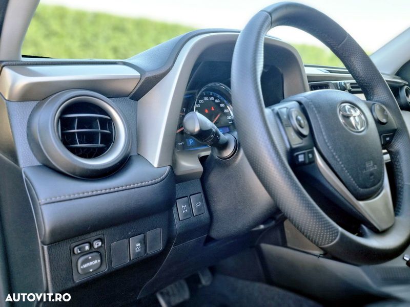 Toyota RAV4 2.2 D-4CAT 4WD Aut Executive - 11