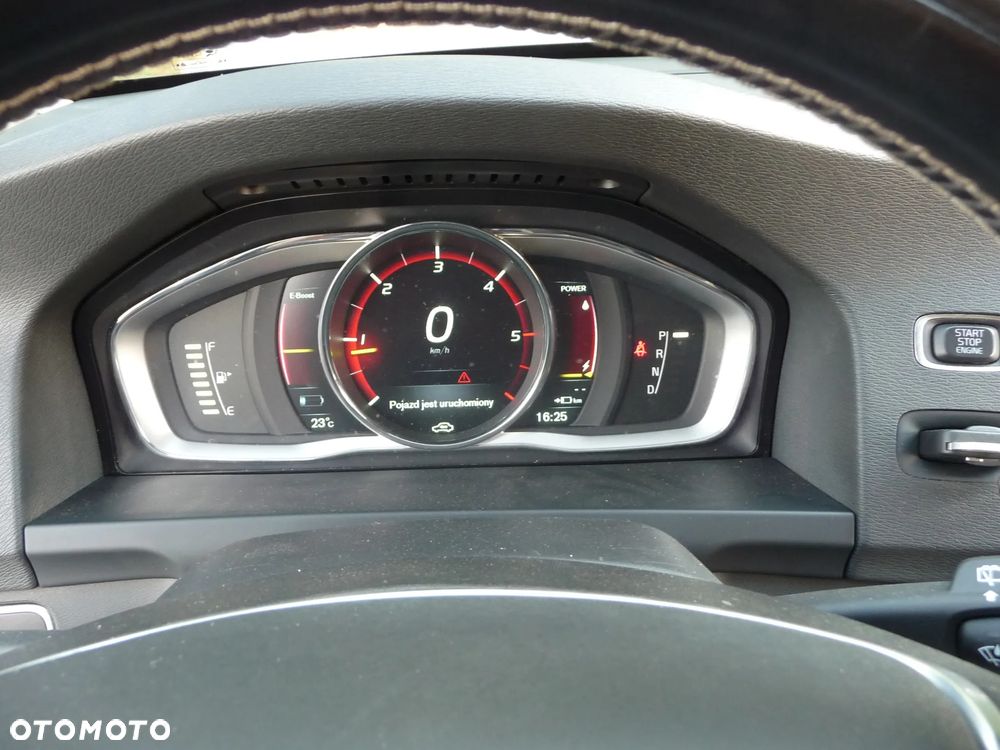 Volvo V60 D6 AWD Plug-in Hybrid Momentum - 16