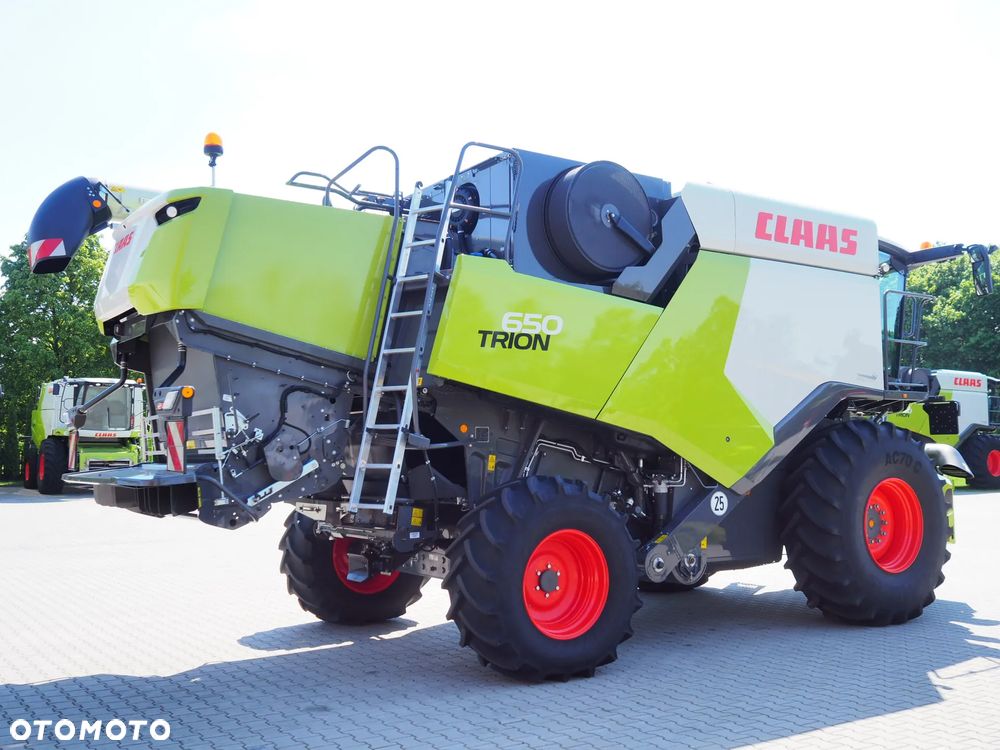 Claas Trion 650 + V770 - 3