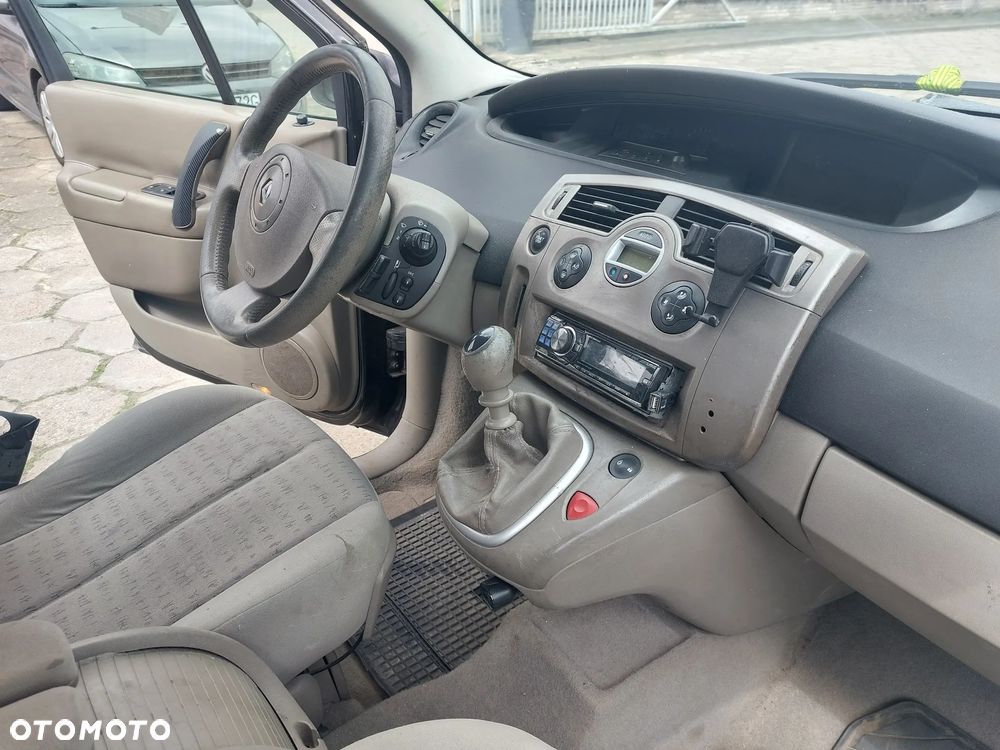 Renault Grand Scenic - 16